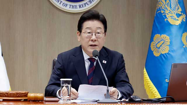 이 대통령 “추경, 최대한 신속히 집행”…김민석 총리 첫 국무회의 참석