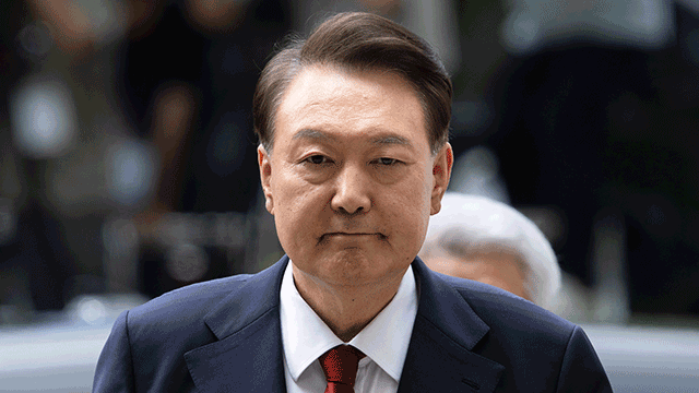 윤 전 대통령, 재구속 뒤 첫 재판 ‘불출석’…넉달 만에 재구속