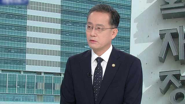 ‘증세’로 유턴한 이유, 기재부 1차관에게 듣는다
