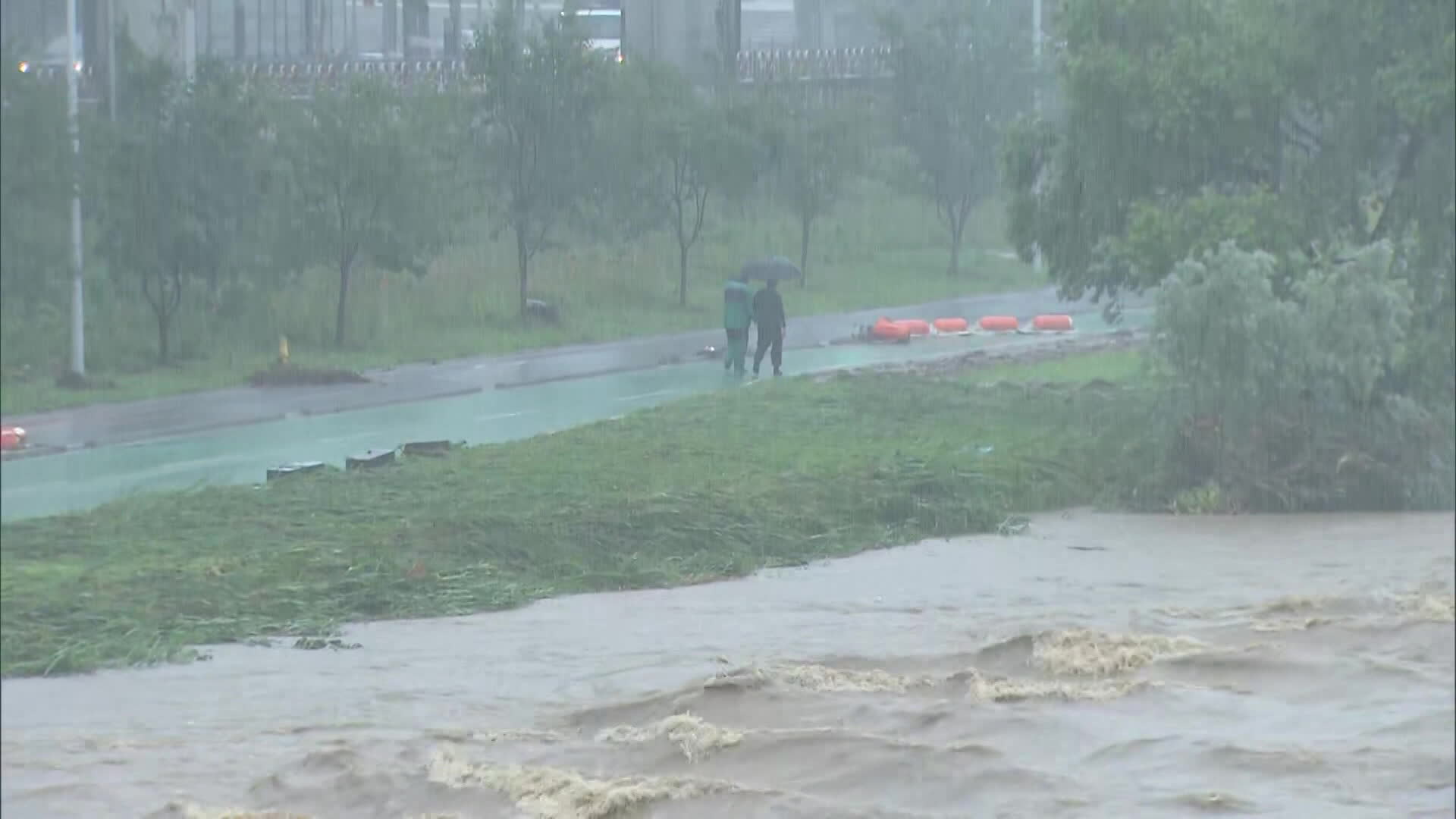 수도권 오전까지 시간당 최대 70mm 강한 비…동부간선도로 통제 해제