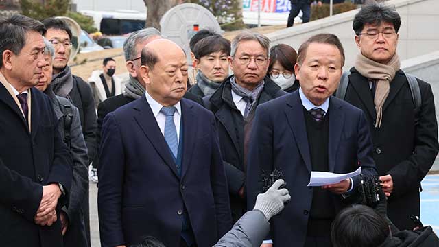 국회 측 “헌정질서 위기 해소 여건 마련”…윤 측은 “‘계엄 선포 배경’ 밝힐 것”