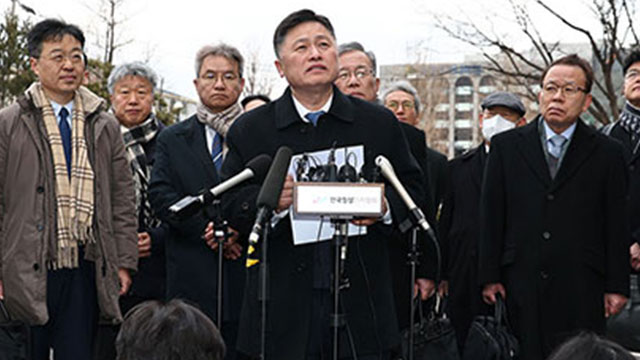 [속보] 국회 측 “군대를 내란의 도구로 삼은 통수권자는 파면해야”