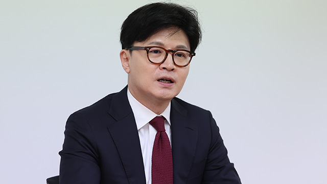 한동훈 “한덕수 출마론, 테마주 주가 조작 같아…패배주의 보여주는 것”
