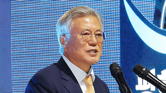 [속보] 검찰, 문재인 전 대통령 뇌물 공범 혐의 기소
