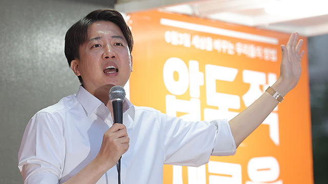 이준석, 서울교대서 ‘학식먹기’ 행사…교사들과 ‘교권 확립’ 간담회