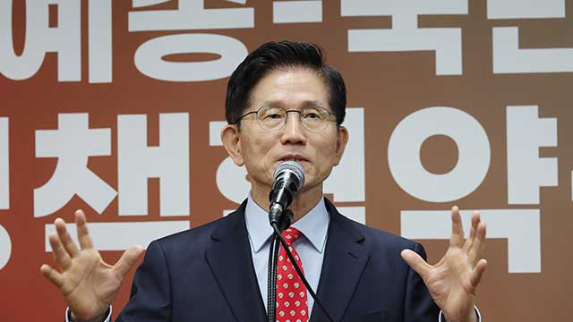 김문수, 이틀째 수도권서 유세…시장·쪽방촌 민생 점검