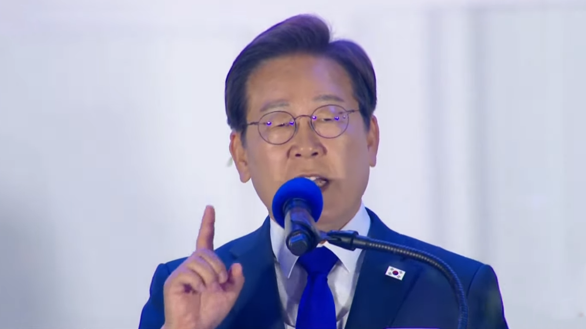 [개표방송] 이재명 국회 앞 무대에서 대국민 메시지