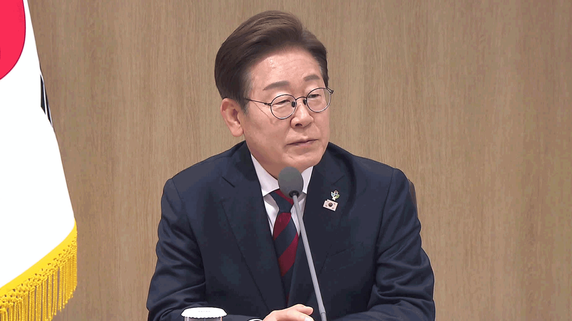 이 대통령 첫 국무회의…“우리 모두 대리인, 국민을 중심에”
