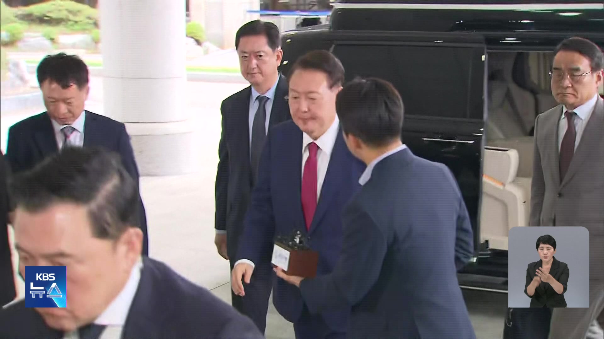 내란 특검, 윤석열 전 대통령 두 번째 소환 조사…“체포영장 집행 저지부터 조사”
