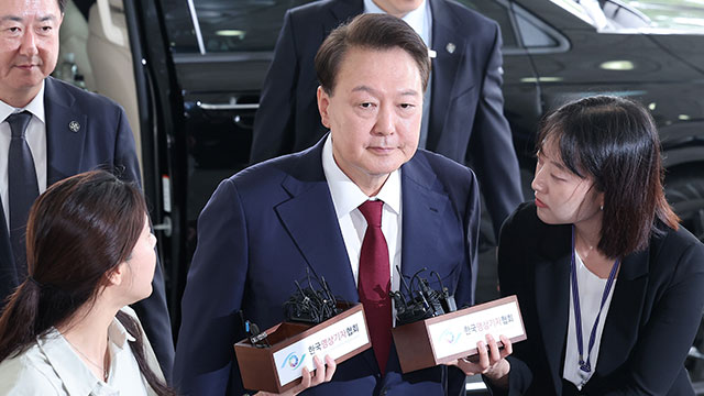 내란 특검팀, 윤 전 대통령에 14일 오후 2시 재차 출석 요구