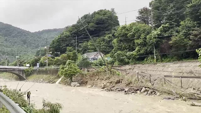 [속보] 집중호우 내린 경기 가평서 산사태·급류로 2명 사망