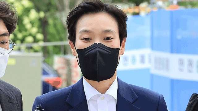 ‘김건희 문고리 3인방’ 정지원 전 행정관 특검 출석