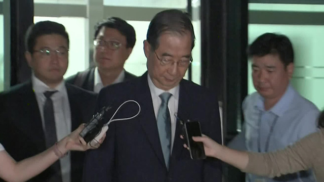 ‘계엄 가담·방조’ 한덕수, 13시간 조사 뒤 귀가…구속영장 검토